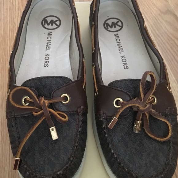 Michael kors signature brown boat shoes - Picture 1 of 5